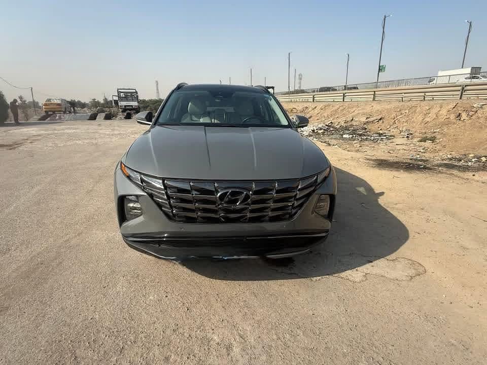 ......هونداي توسان بانزين 
موديل2024
....لمتد فوووول مواصفات بانوراما 
......... أعلى فئة بالتوسان جديدة جدَّاا 
محرك 2.5
........لون إسمنتي 
..داخل جلد ابيض
 
......المواصفات 
.... لمتد vip فول الفول أمريكي  
.............. LIMITED VIP
1- بصمة تشغيل 
2- بصمة أبواب لمس دخول ذكي 
3- بنوراما على طول السيارة 
4- صندوق كهرباء شفط 
5- كامرات 360 درجة
 ( جانبية - أمامية - خلفية ) 
6- كامرات مع الأشارة 
7- السيارة تتقدم وترجع بالبصمة 
8- تبريد وتدفئة بالكشنات كشنات أمامية وتدفئة بالكشنات الخلفية
9- رادرات وسياقة ذاتية 
10- الكشنات الأمامية كهرباء 
11- أضواء محيطية 
12- كشنات خلفية هيتر 
13- مرايات تعتيم ذاتي 
14- أبل كار بلي 
15- أندرويد أوتو 
16- شاشة دجيتل 3 أشكال للقيادة 
17- أشاير ترحيب 
18- أضواء أمامية LED زنون 
19- أضواء خلفية LED
20- نظام سماعات BOOS
21- فول أوامر صوتية 
22- جامات أوتو 
23- قطعتين تبريد 
24- إشارات ب المري
25- كير دگم 
26- شفتات ستيرن 
27- تحكمات ستيرن 
28- السيارة تو ويل 
29- هاند بريك بصمة 
30- شحن واير ليس 
31- منافذ شحن 
32- أوتو هولد 
33- تشغيل عن بعد 
34- السيارة أوتو بارك 
35- حساسات أمامية 
36- حساسات خلفية
السعر 215 وبيها مجال حق الجية 
العنوان بغداد بسمايه 
رقم الهاتف ***********
