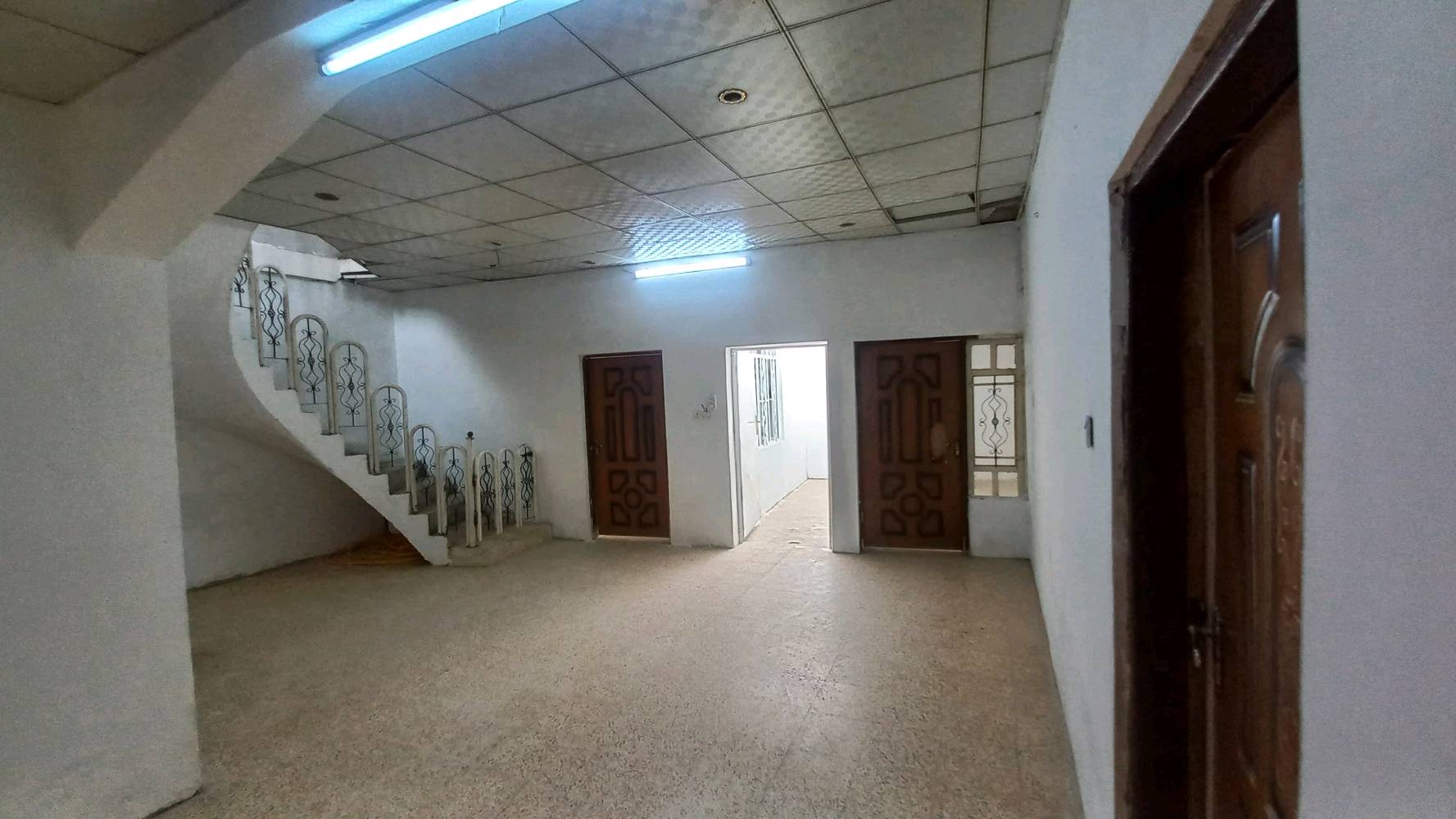 الرشيدية قطاع الخامس قرب جامع الورشان 
عدد الغرف 3 + استقبال
المساحة 254م 
للاستفسار اكثر اتصل بالرقم 