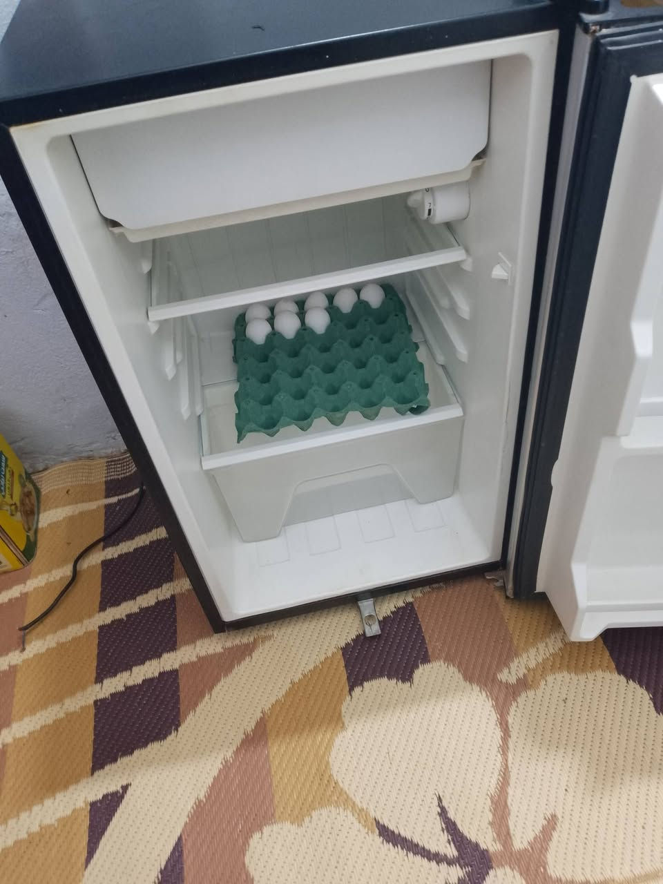 ثلاجه شرط تجمد حت المفتاح وياها العنوان حي الانتصار السعر 65 التواصل *********** كورك *********** يوجد توصيل بكروه
