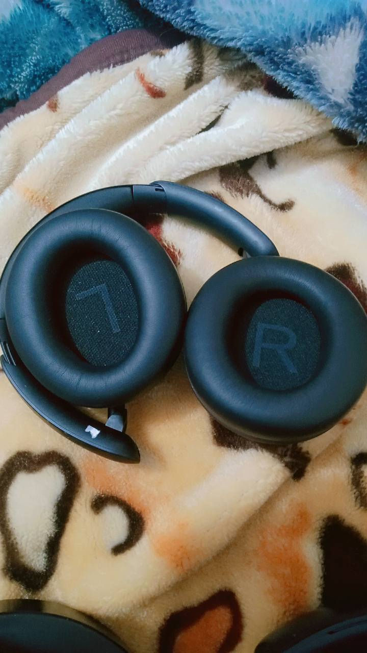 السلام عليكم
Anker Soundcore Space Q35. اربع قطع 

Anker Soundcore Space Q45.  قطعه وحده 
جديدات لوك بس بدون كارتونه


**إذا كنت صاحب هذا الإعلان وتريد حذفه لأي سبب، رجاءا أرسل رسالة إلى الدعم الفني**