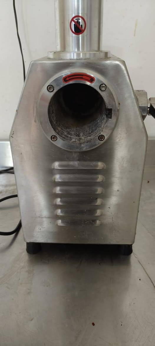 ياالله سلام عليكم محل قصابه ومشويات للبيع
محل كامل من كلشي جام خانه خارجية وداخلية كنارة برادات3 مجمدات2 وحدة جبيرة وحدة وسط ميز عدد 4 سل ستيل غذائي شواية جديدة غراض نضيفة جدا كندة تركية درجه اولى سنك جديد بختصار محل كامل مكمل  موقع ممتاز الزعفرانية شارع الكهرباء قرب مكوى الامير يم المحل مخبز ومخضر واسواق وابو سمج ودجاج وعمارة فوكا وبصفة هم عمارة عن قريب تفتح بيها محلات 4 ع شارع عام سبب البيع خلاف بين الشراكه دخل المحل خير من الله لفات ماشية لان شارع عام مدارس وتكاتك وخطوط كيات ومن الله التوفيق
*********** واتساب 
***********
