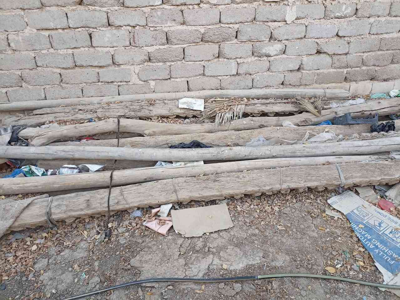 جذوع وخشب وحديد وفنرات للبيع كوفة حي ميسان 
***********
