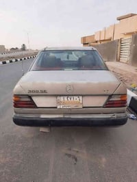 ٣٠٠ SE • موديل ٨٥ • رقم نجف