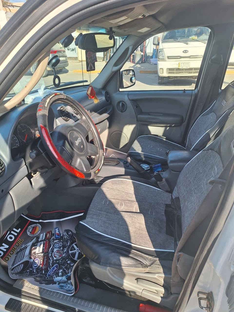 السلام عليكم 
.
جيب لبرتي ٢٠٠٧ للمراوس 
للاستفسار : ***********
