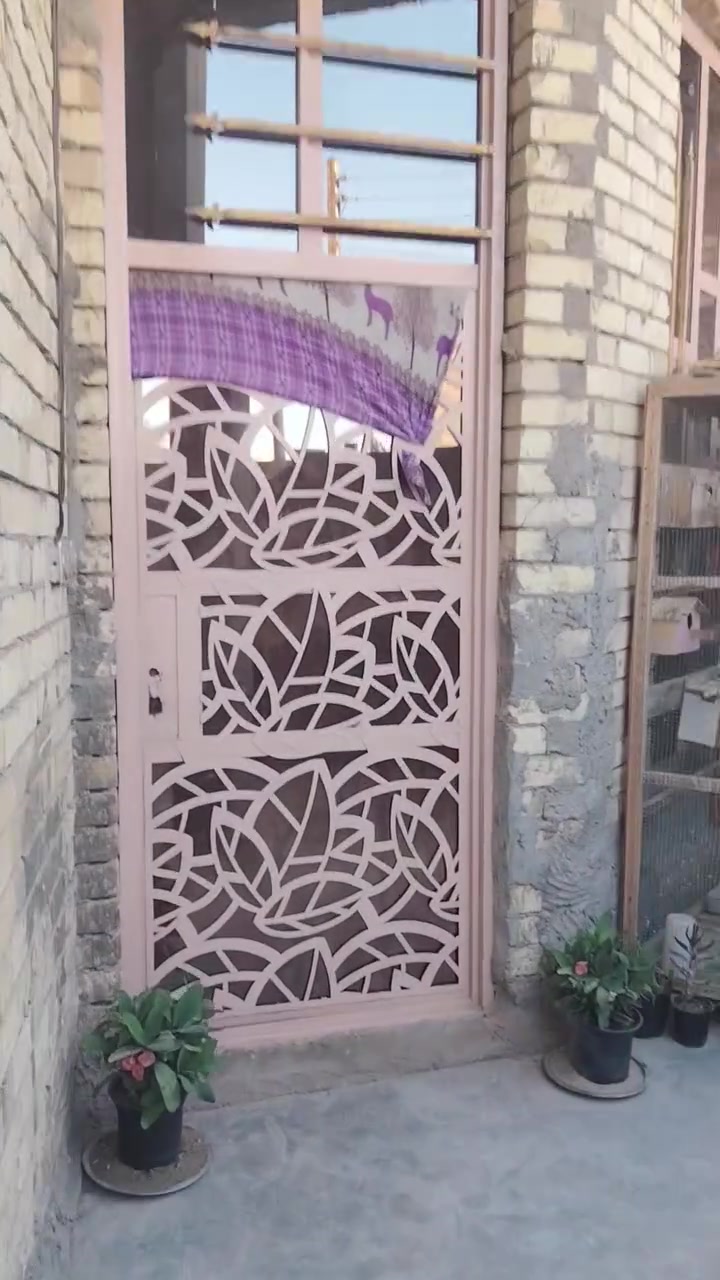 السلام عليكم
بيت للبيع 200 متر
خلف صيدلية محمد العيساوي مقابل باب جامع الرسول
صحيات خارجيه
استقبال6 *5
صاله كبيره 10 *5
مطبخ نظام استيج

غرفتين نوم 4*5

منور 130*10 على طول البيت

صحيات بالمنور الثاني كبيره

الطابق الثاني
غرفتين 6*5  وحده من الغرف نظام سويت حمام وصحيات غربي
حولي

فقط 10*4 ما مبنى حتى طابوك مالتها موحود

السعر 135 قابل للتفاوض
***********

الموقع رهيب صيدليه جامع السوك المدارس كلهن بصفك
