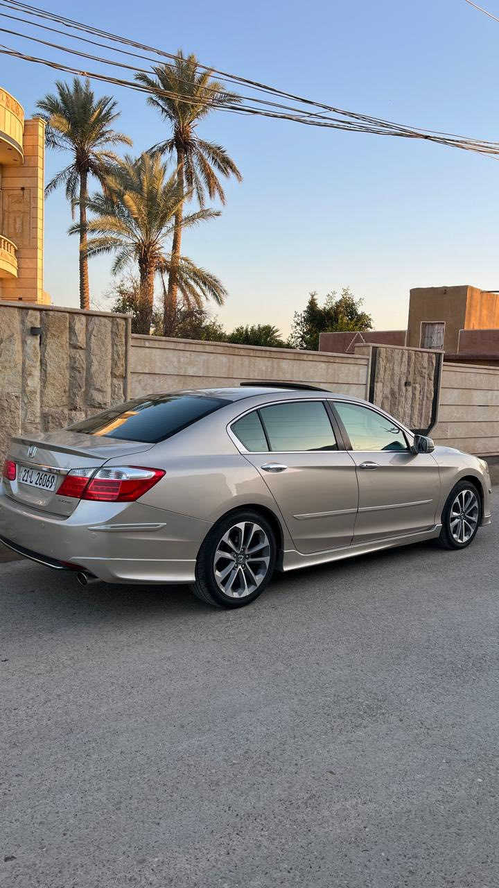 للبيع هوندا اكورد 2013
خليجي 
تبريد قطعتين 
جاهزه من كل شي 
للاستفسار الاتصال 
***********
