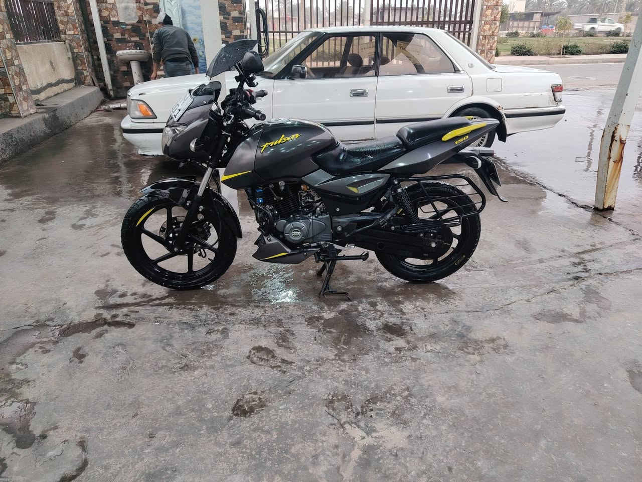 السلام عليكم دراجه بوليسر دراجه كلش نضيفه موديل ٢١ مرقمه رقم انكليزي السعر مليون وسبعميه وخمسين العنوان ابو غريب الشيحه موجود واتساب فقط اتصال ***********
