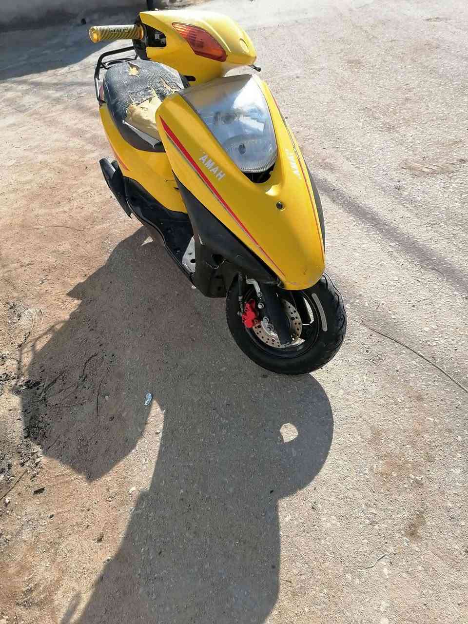 السلام عليكم دراجة بريز صيني دراجه محرك مال ماكس مامفتوح كهربائيات كلها شغاله فقط الكلوب الامامي والسلف مابيه كابريتر جديده شوته وفلتر جديده دراجة نضيفه وولعلم الدراجه محركها يريد تجفيت فقط محركها نشط شرط شلعه ومعدل السعر250الف وبيه مجال للاتصال  ***********او ماسنجر مفتوح المكان الدوانيه
