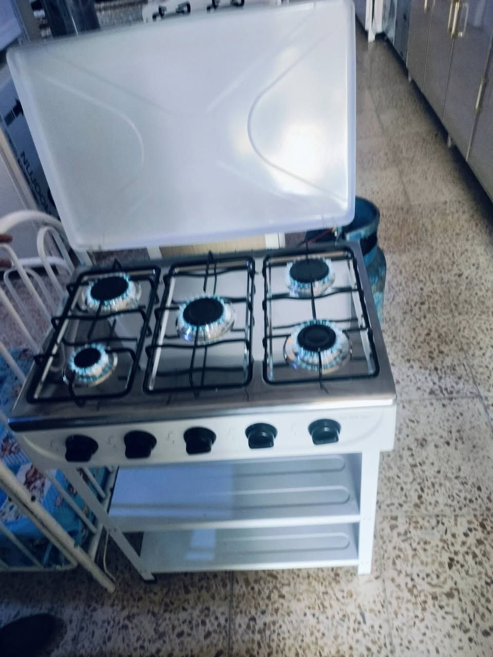 طباخ منضدي معه قاعده جديد 
معرض ابو كرم لبيع الاثاث المستعمل والجديد 💥💥
وشراء جميع انواع الاثاث المستعمل 💥💥💯
  للتواصل واتساب اواتصال ***********--***********
العنوان /(دهوك فايدة)-قرب زراعة فايدة وخلف قائم مقامية شنكال
