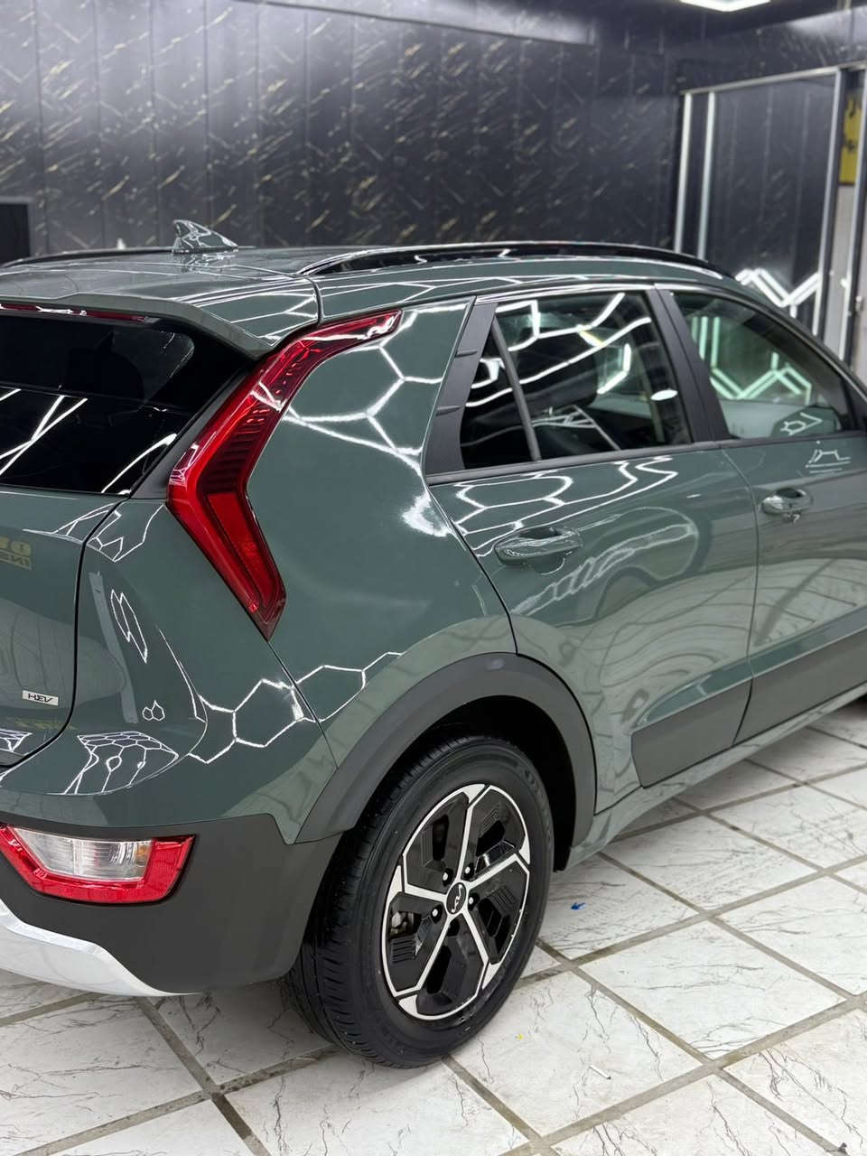 كيا نيرو 2023سعر 145$سياره جاهزه مابيه اي نقص غير مذكور بسونار
وارد أمريكي – مرقمة بغداد

تريد سيارة صرفها قليل جداً

كيا نيرو هايبرد 2023 خيار عملي وعصري، بحالة ممتازة جداً، لون مميز، نظافة عالية واستخدام خفيف.

🚗 محرك 1.6 بنزين + هايبرد

⚡ قوة تقريباً 139 حصان

⛽ صرف اقتصادي جداً (4–5 لتر لكل 100كم حسب القيادة)

🔄 تبديل أوتوماتيك 6 سرعات DCT

الحادث:السياره دعاميه وخشم البنيد بي شبر بارد موضح 

المواصفات:

✔ شاشة كبيرة + عداد ديجيتال

✔ بصمة تشغيل + بصمة أبواب

✔ دخول ذكي

✔ نظام Eco / Sport

✔ مثبت سرعة

✔ رادار أمامي + مانع تصادم

✔ محدد مسار + تصحيح مسار

✔ نقطة عمياء

✔ كاميرا خلفية + حساسات أمامية وخلفية

✔ Auto Hold

✔ شاحن وايرلس

✔ كراسي جلد ومخمل + تدفئة

✔ إضاءة LED أمامية وخلفية

✔ شفتات على الستيرن

✔ نظام صوتي مميز + بلوتوث + USB

سيارة مريحة وهادئة، مثالية للاستخدام اليومي داخل بغداد، وتوفر عليك فرق كبير بالمصاريف مقارنة بسيارات البنزين.

الموقع: بغداد –مجمع بسمايه

الرقم : ***********

اتصال واي استفسار اني حاضر
