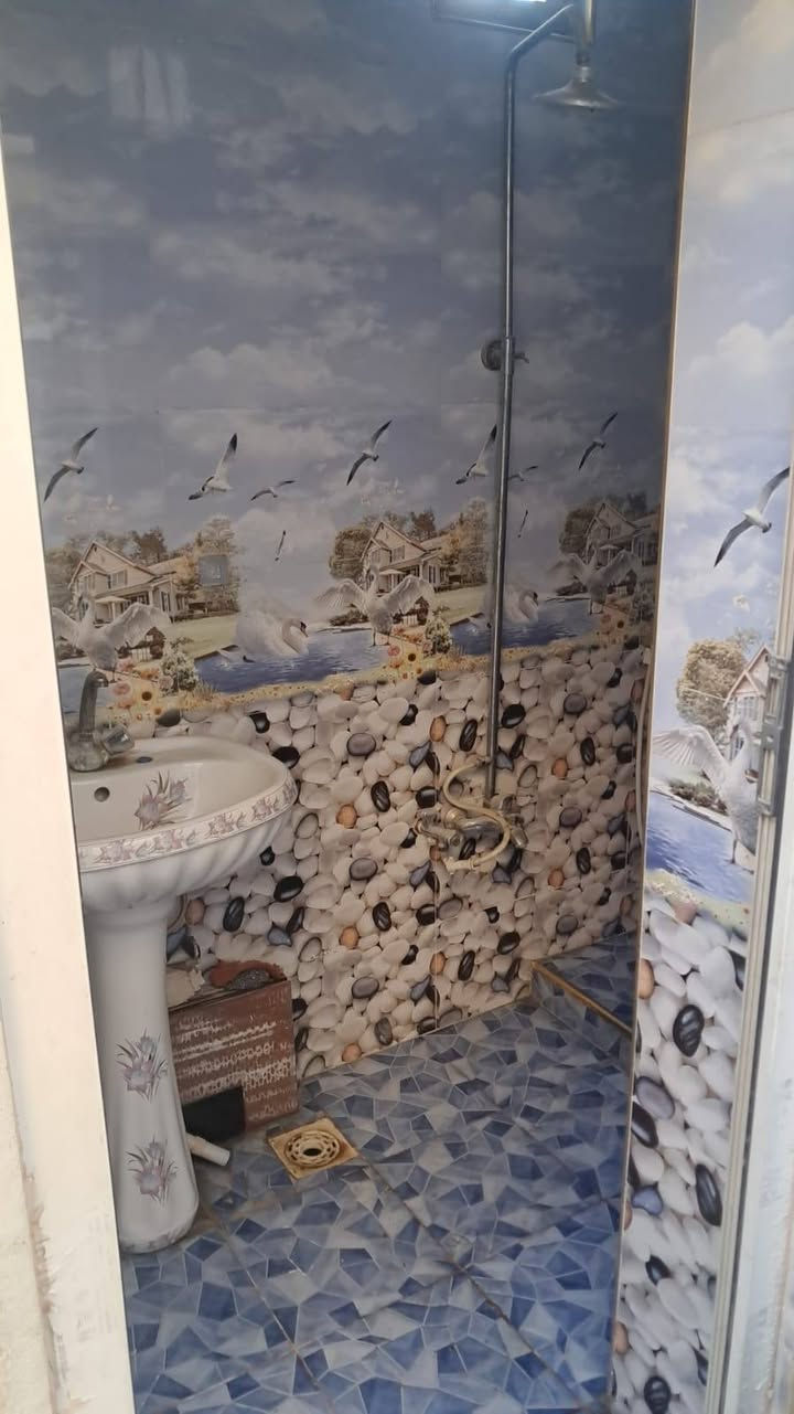 للايجار في حي ميسان منطقة 15مقابل مستشفى الاورام قريب لشارع العام يحتوي على طابقين الطابق الاول يحتوي على غرفه +صاله +إستقبال +مطبخ + حمامات عدد 2
الطابق الثاني يحتوي غرفه عدد 2+صاله يوجد داخل البيت كيزر +خط مولده +خط انترنيت ضوئي +ماطور ماء 
للإستفسار ***********
