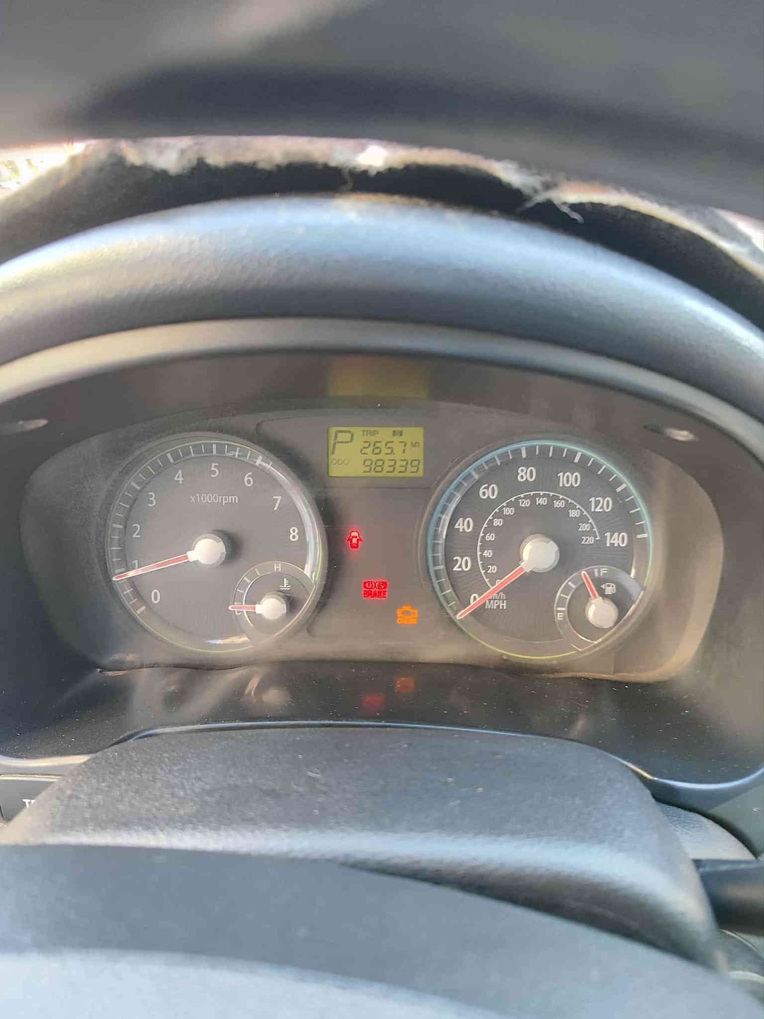 كياا ريو 2008 ضرر فقط الباب الامامي الجهة اليمنى السعر 85وبيها مجال الاستفسار اكثر الاتصال برقم ***********
