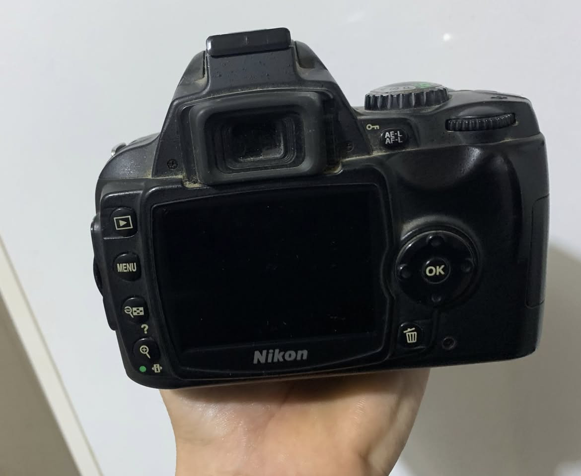 نیکۆن دی ٤٠ 
 لێنزی ١٨-٥٥ ی لەگەڵ دایە بە ڵام مانوێڵە لێنزەکە ئۆتۆ فۆکسی نای کات 
 شەحن و پاتری خۆی لەگەلدایە و نرخی هەرزان  
١٠٠ هەزار گەیاندن هەیە


**إذا كنت صاحب هذا الإعلان وتريد حذفه لأي سبب، رجاءا أرسل رسالة إلى الدعم الفني**