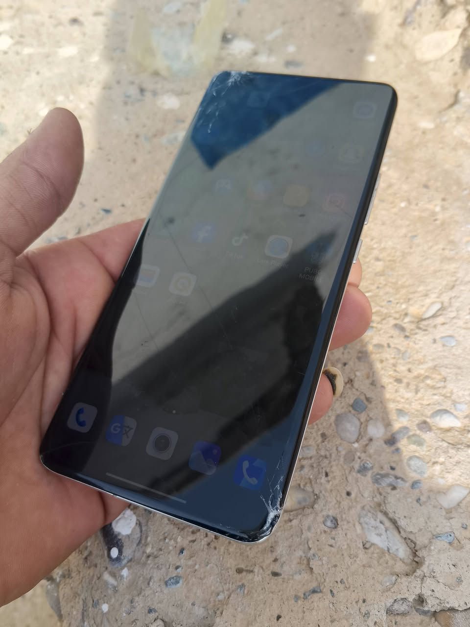 السلام عليكم جهاز الترا 11مي جهاز راقي اي عيب مابي غير هذا الفطر الي بل شاشه وكع من ايدي ذاكره 256رام 16يشغل 90فريم ببجي قفل 350للستفسار اكثر و التواصل واتساب ***********
