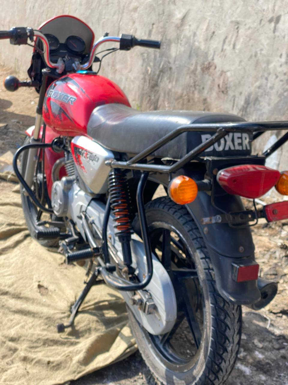 دراجه بوكسر مديل2018 لبيع دراجه نضيفه وخير منالله اوراق اصولي لون احمر سعره 750وبيه مجال بسيط مكاني الحمزه الغربي لستفسار ***********
