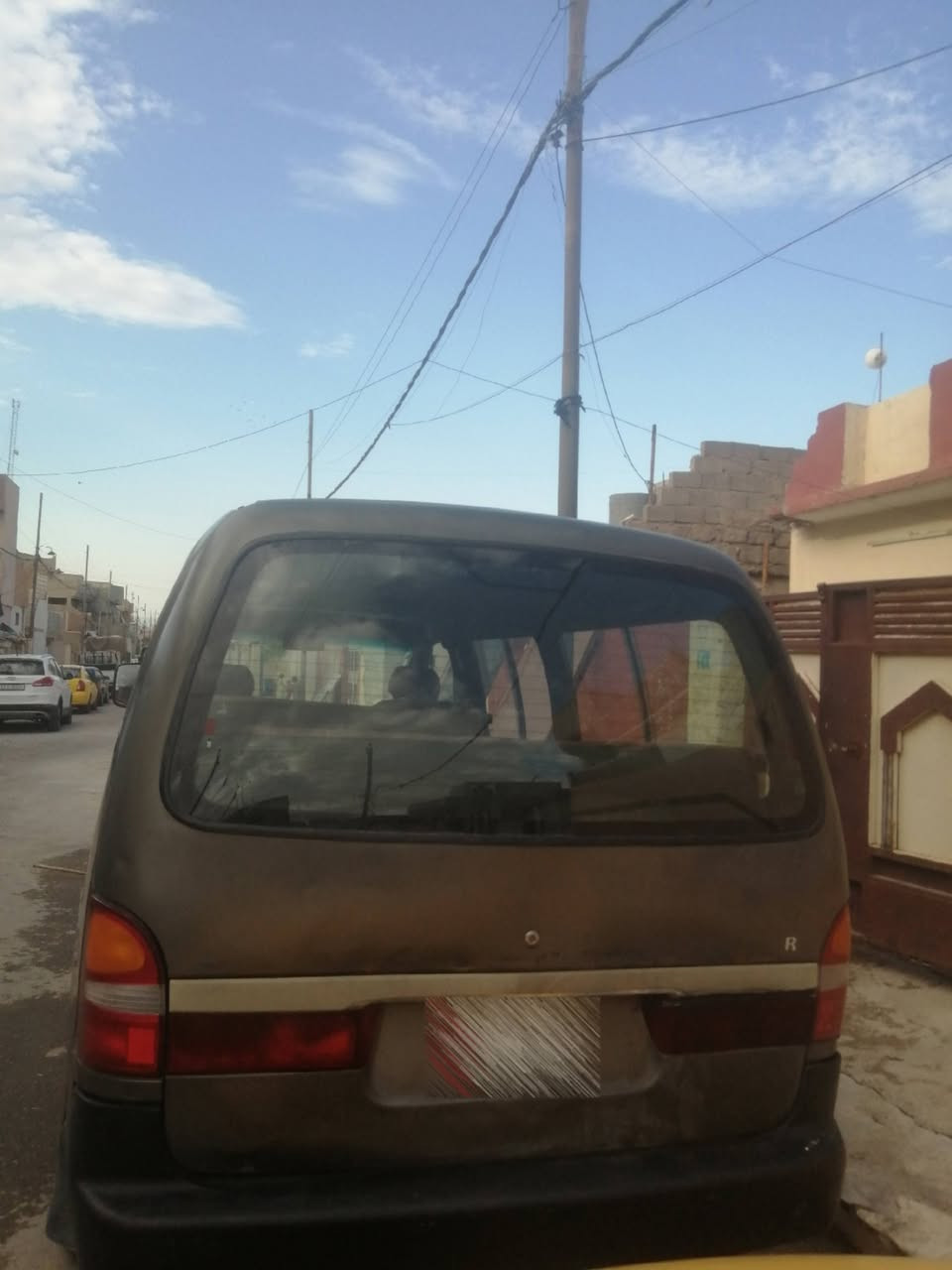 السلام عليكم كيا بريجو للبيع موديل 2000
المواصفات: 
رقم الماني صلاح الدين 
محرك وگير وشاصي واكسن شرط
صبغ مابيها
هيئة وغرامات وضريبة صفر تاخذ صافي
شواصي بلادي
شرط التحويل مباشر
بدون وكالة فقط تحويل. 
السعر: 75 وبيها مجال. 
للاستفسار الاتصال على الأرقام التالية. 
***********
***********
ملاحضة: رجاءً رجاءً المايعجبو المنشور يعبرو.
