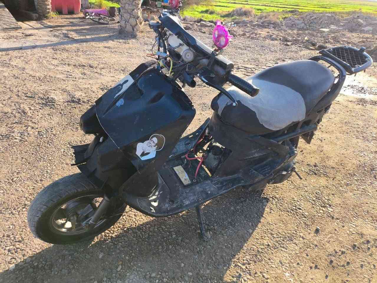 السلام عليكم دراجه للبيع نضيفه وما ناقصه شي بس الهندر واكف المكان الديوانيه ـ مهناويه التفيده يتصل ***********
