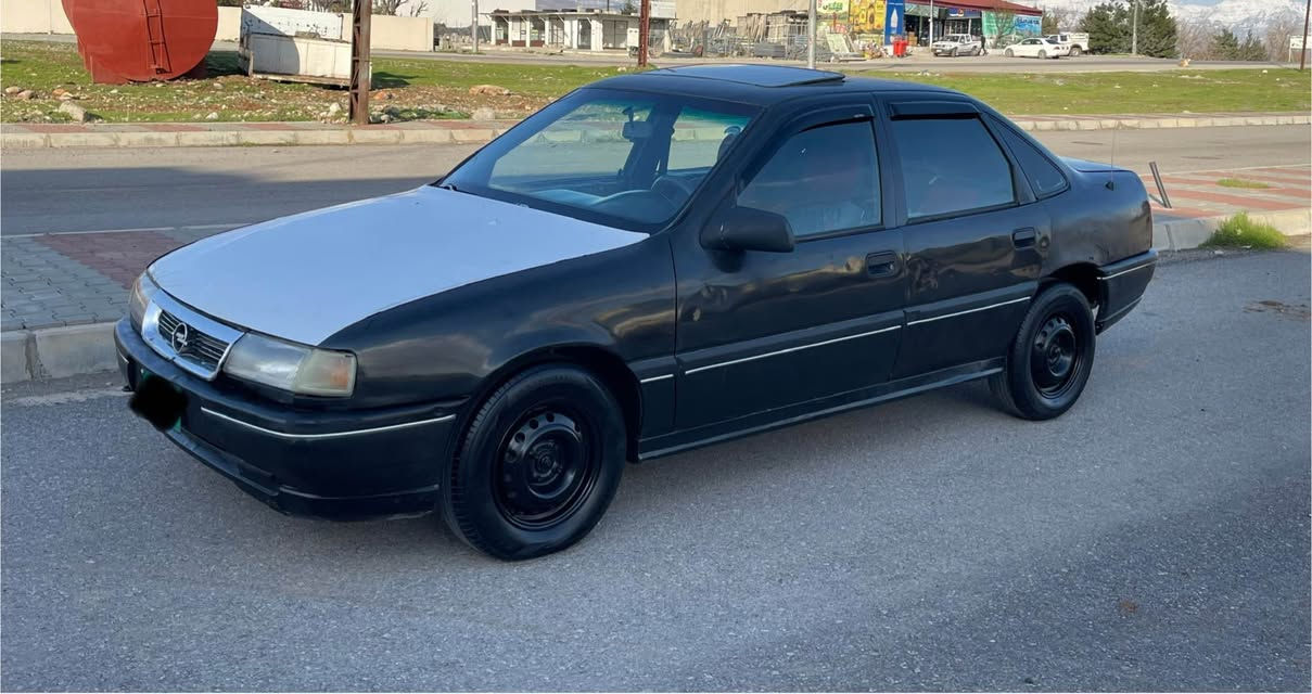 ئوبل موديل٩١
مةكينه ١٦ قايش باريك
گيرو مةكينه بةشةرت
سةيارةكة بةدةل سةنةوي لةگةلة
بةشةرتي كيشةي مةدةني
توندو تول 
چوار تاو ويلي خاوين
پيش و پشتي ليدراني نيه
موسو برانةووة بةشةرت
وةرگةران بةشةرت
سلايت
سعري15$
*********** بشدار, السليمانية
