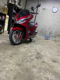 دراجه pcx للبيع محرك 125 الداجه حلوه ومرتبه وعلى ايدي بيه كلج خلفي وبي...