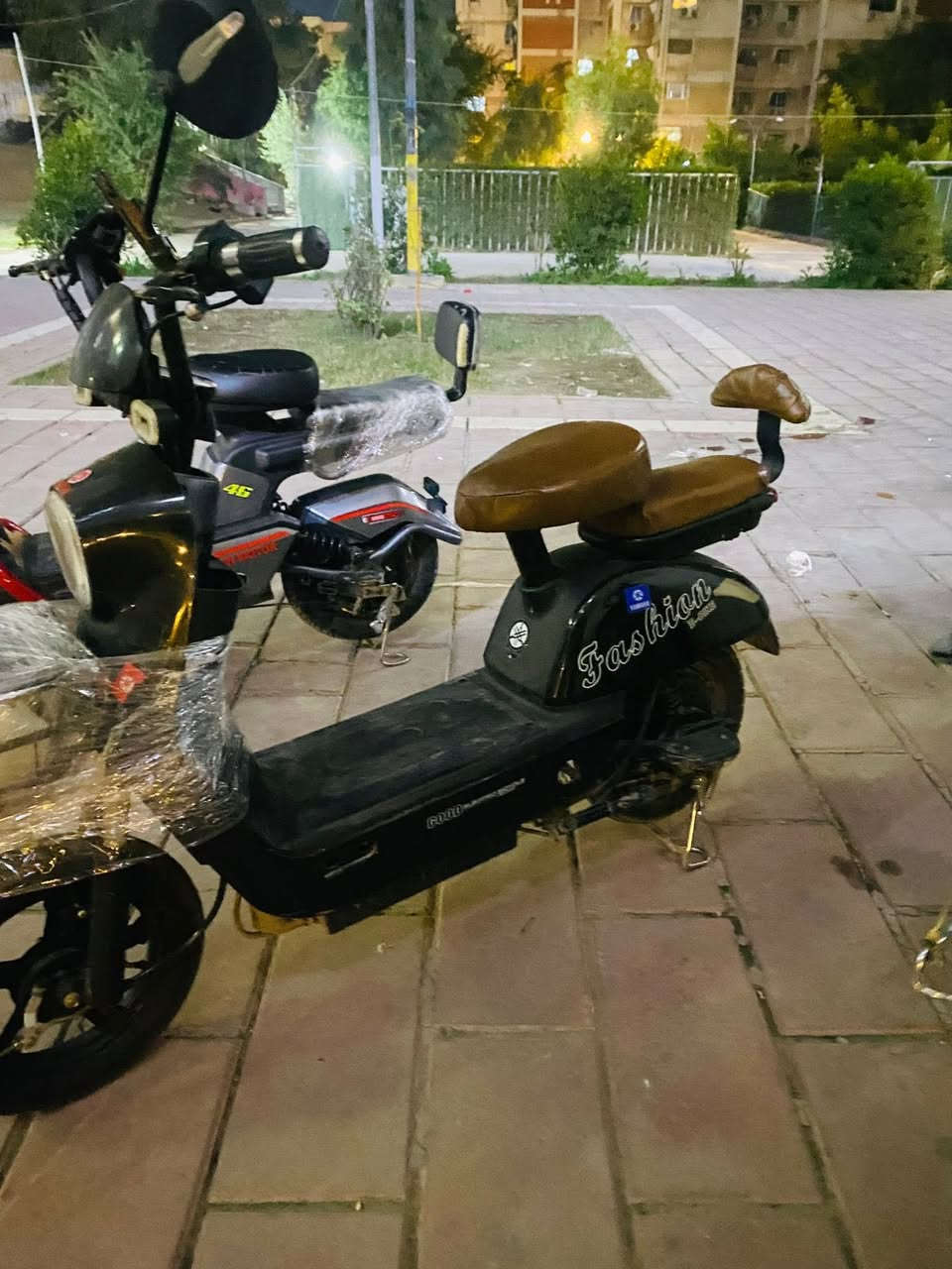 دراجه شحن ٢٠٢٤ضد المي جديده تجي معاها شاحنه تكون ثلاثه سرع ويكون سرعتها ٥٠حقيقي و مستعمله ٣اشهر فقط المكان بغداد كراده مريم  في مجمع الصالحيه و السعر ٣٠٠وبيها مجال للشراي فقط و رقم التلفون ***********
