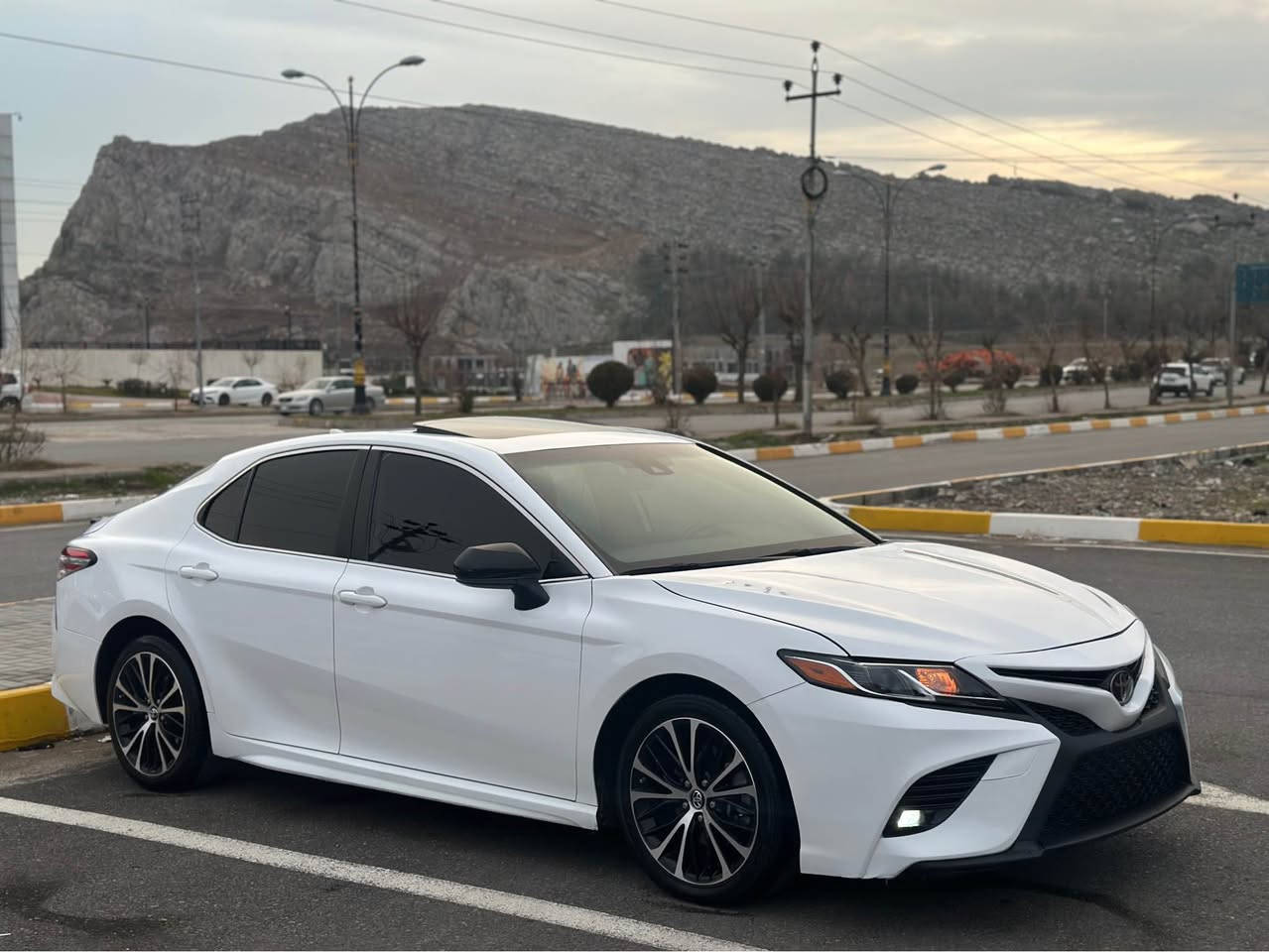 TOYOTA CAMRY 2019 SE+
سه ياره كه به س بؤنيت بؤياخه بيناو گرتن بي ئيرباگ يه ك pdr بچوك هه يه سه ياره كه فول مواسه فات سلايت گيرو مه كينه كاره باي رادار به شه رت هه موو گيان به شه رت نرخ-١٩٥$ مه جاليك كه م 4T1B11HK4KU170662 رقم شانسي 
***********
*********** رانية, السليمانية
