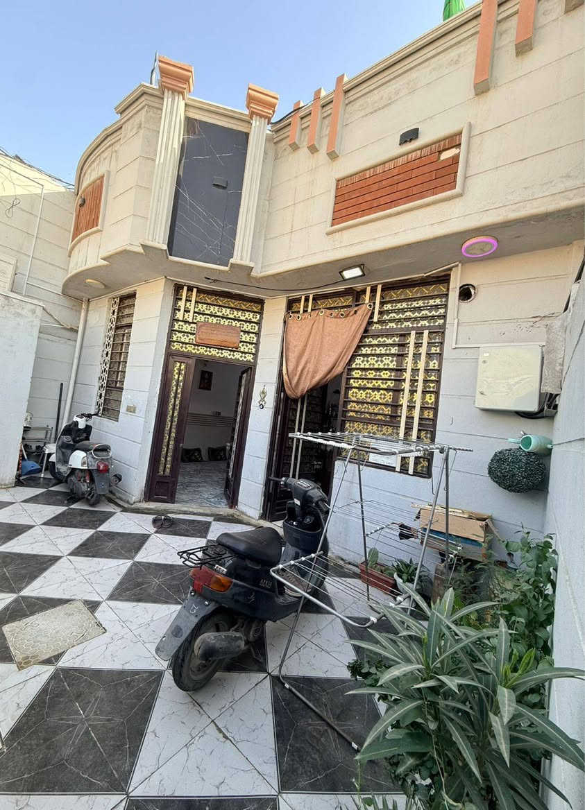 كربلاء بيت للبيع مساحه 100 متر طابق ونص غرفتين نوم بناء حديث سند ٢٥ قرار محكمة  مجمع سيد اسماعيل السكني البوابه الثالثه
خدمات كامله ماي مجاري كهرباء تبليط للباب عرض الشارع ١٠ متر 
 السعر 75 مليون فقط
يحتوي على غرفتين نوم وصاله واستقبال  ومطبخ وصحيات وطارمة 
للحجز والاستفسار على الارقام التاليه 
 *********** واتساب 
***********  واتساب
يبعد عن لامام الحسين ١٠دقائق بلسيارة
