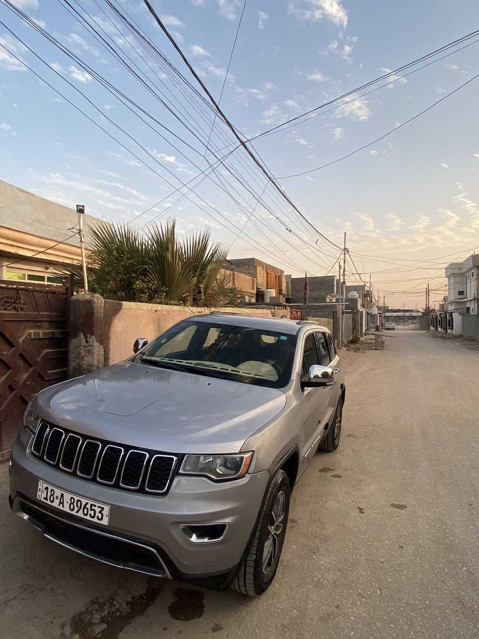 سلام عليكم ————✅
جيب كراند شيروكي  وارد امريكي.         2018

فئة limited  سياره فول مواصفات عده الفتحه 

سياره نضيفه وحلوه وكاعده رزانه شلعه معدل تخبل سياره كير محرك كهربائيات لغود شواصي حداديه مكفولات من جكه ابره 

مواصفات✅

كشنات امامي كهرباء             تبريد خلفي 

                                            تبريد ثلج ❄️ 

كشنات جلد             كاميرا خلفيه        

كشنات تدفئه الاماميه والخلفيه ✔️

شاشه وسطيه تحكمات بالكامل ابل كاربلاي أوامر تحكم بالتبريد إعدادات سياره نضام ملاحه 

صندوق كهرباء ⚡️ 

                                     حساسات امامي خلفي 

جامات auto

                               ماشيه 150

سياره بصمه 

عداد ديجتال مع عينه تضهرلك ضغط الدهن وحراره الكير وحراره الدهن وعمر الدهن    مراقبه ضغط الإطارات 

مثبت سرعه     

تدفئه ستيرن 

               

        سياره سعرها مناسب ونضيفه وصور حادثها موجوده 

رقم بابل سنويه لل 2030 

لتواصل واتساب او اتصال *********** سياره تفاصيله كامله مكتوبه وصور حادثه بالمنشور اقرا المنشور زين واتصل  

      

      ملاحضه / سياره صار بيها ملاحضات بسيطه بالعراق
