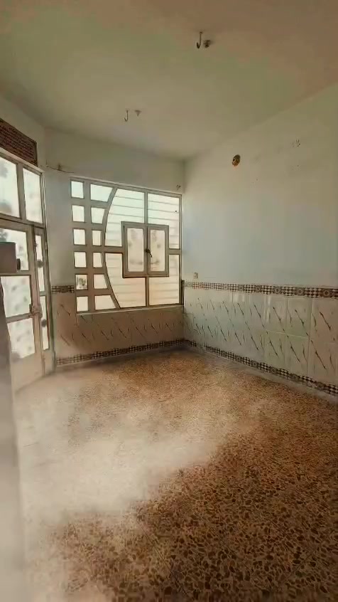بيت للايجار حي النداء مساحه البيت ١٠٠ م
الايجار الشهر ٣٠٠
كامل البيت جديد منطقه ال ٤٧
على شارع ٦٠ قريب جدا على شارع المكاتب
***********
