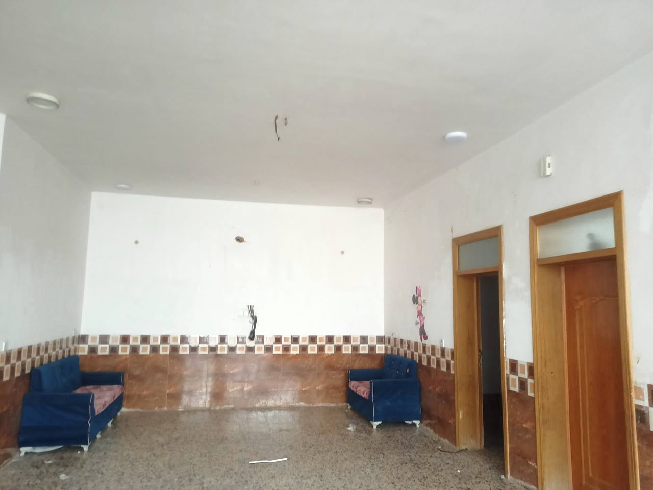 كربلاء نهايت شارع المدرسي قرب شارع ابو مهدي المهندس
بي 2 غرف وصاله ومطبخ واستقبال وحوش جبير
مساحه 200متر 
اجار 450الف
***********
