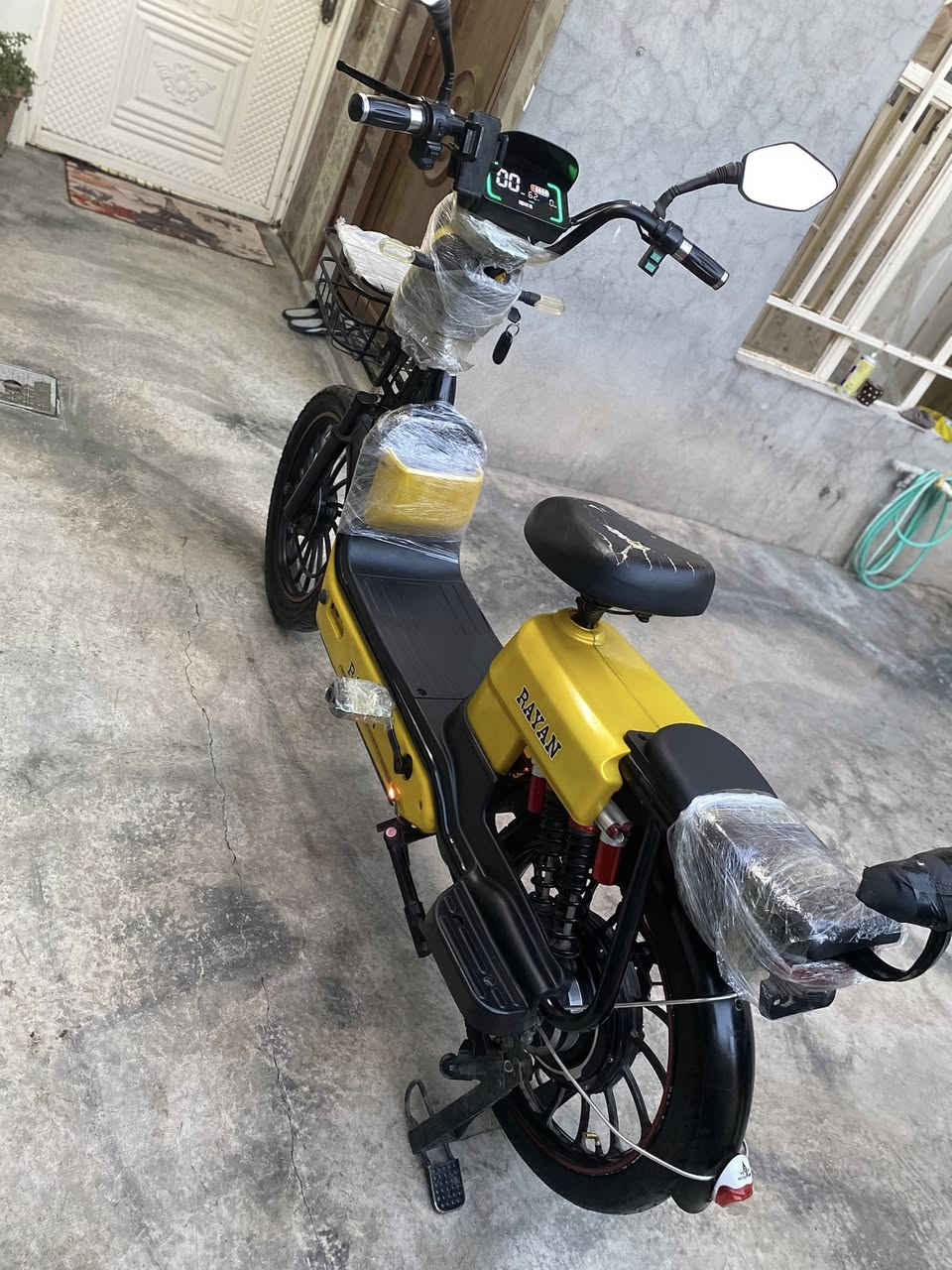 اسلام عليكم 👋🏼
بايسكل شحن 🏍️

لون اصفر 🟡

سويجين وبصمتين 🔑

6 بطاريات 🔋 

سرعه 99 ⏩

بايسكل حيل نضيف 👉🏻

السعر 290 وبي مجال للطيبين , للشرايه 💵

مكاني كركوك روناكي 📍

رقمي / *********** ☎️

وتساب غير متوفر ابـ هذا الرقم 👉🏻
