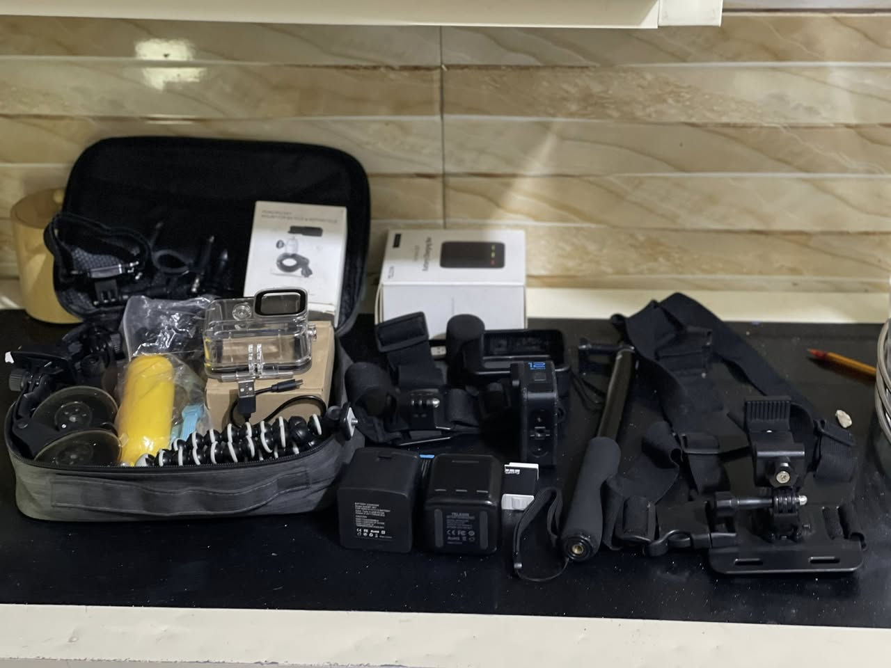 للصناع المحتوى جبتلكم شي كامل مكمل يعني اي شي متحتاج بعد كلشي موجود وياها . وبشرط الفحص وشغله مكفوله الله شاهد . 
كوبرو 12 مع معدات كامله شواحن عدد 2 بطاريات 4 
استاند 2 مقبض ايد كفر حمايه من المي استاند دراجه استاند مثبت عدد 2 سيارة. حزام ضهر للكوبرو. حزام الرئس . ومفاتيح معدات جدد السعر ٤٦٥ الف كامله 
مكاني بابل توصيل موجود . ***********
