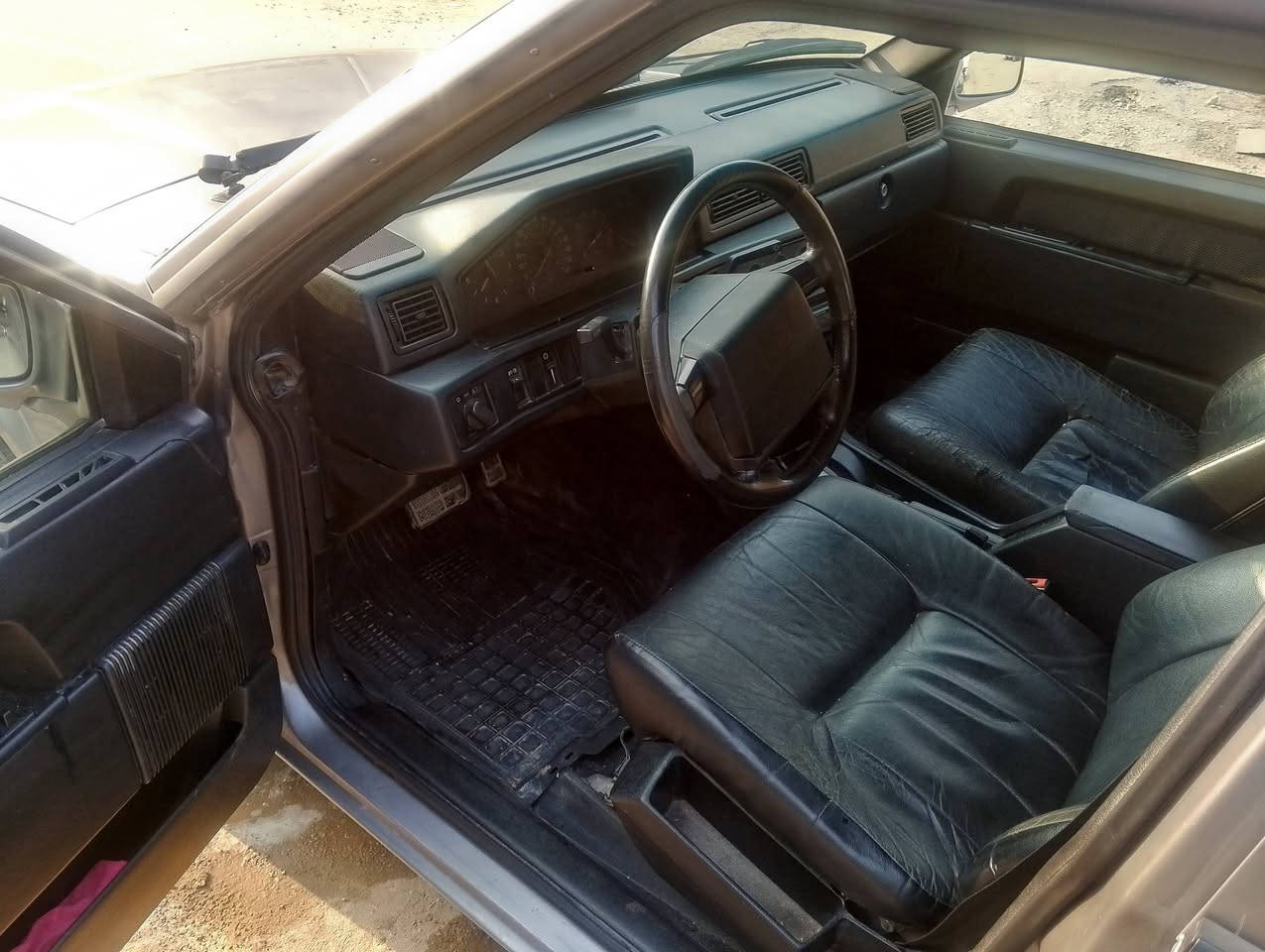 سلام عليكم فالفو موديل 92 رقم بغداد سنويه لا 2028 سيارة مكفوله من الضربه ومكفوله من الخياس ومكفوله من التبديل مكينه جديده وكير جديد حداديه جديده تخم تاير ويلكب جدد باتري جديد كهربائيات كله شغاله غرفه جديده تبريده ويه السويج برده خلفيه مري كهربائي جام اوتوماتيك سياره ماعايزه برغي عنوان بابل الكفل ***********
