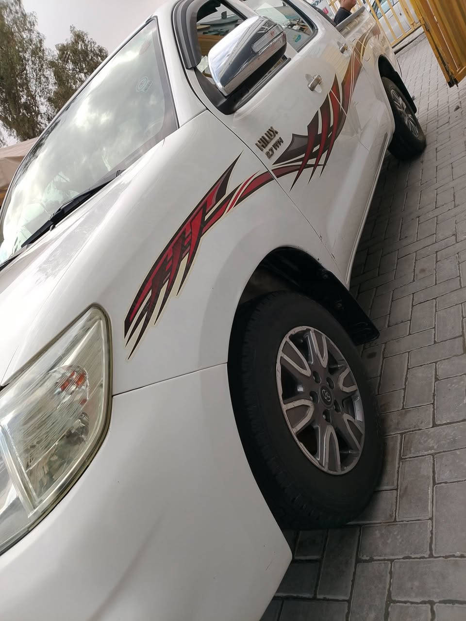 .السلام عليكم 
تيوته هايلوكس موديل 14 كير اوتوماتيك 
سياره ماشيه سياره 130
رقم سليمانيه نكليزي سنويا جديد هزه جديد 
تحويل مباشر 
سونار موجود بل منشور 
كير محرك تبريد مكينه كفاله عامه 
تخم تاير شواصي مكفولات 
دوخل نظيفه سياره حلو معنا الكمله بل عافيه ياخذها 
سياره جاهزه من كل نواحي
***********
