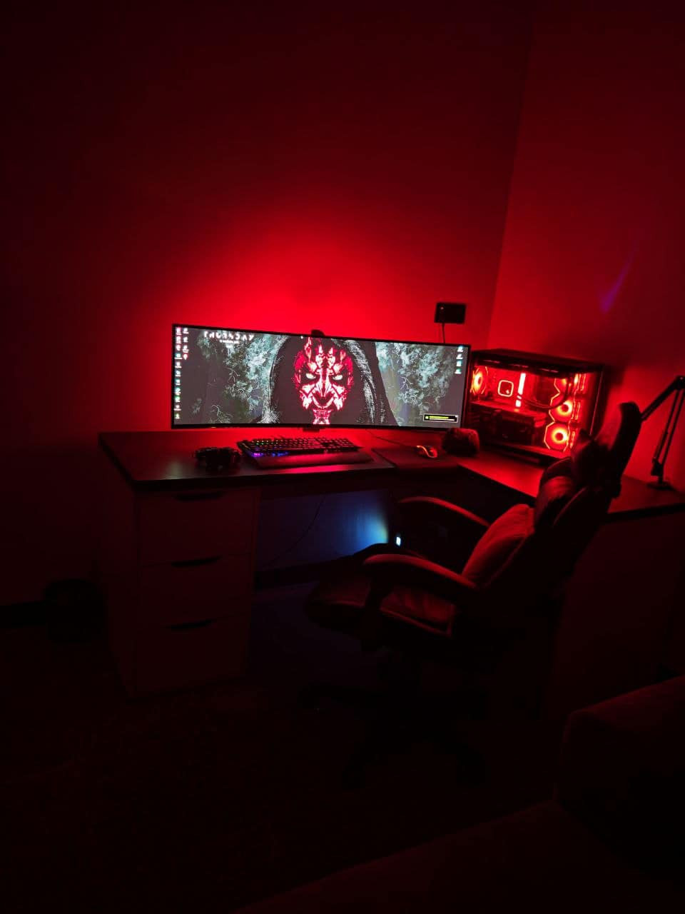 السلام عليكم pc للبيع 
شبه جديدة اشتريتها قبل فترة 
واستخدمتها اقل من شهر وتركتها بسبب وقت ماكو 

13th Gen Intel(R) Core(TM) i7-13700F

NVIDIA GeForce RTX 5070  12GB 

Memory card : 32 GB DDR5

Motherboard : B760M E

Hard : ssd 2T (NM610 pro) 

Deep cooler 

Ups : comp rising 

كيبورد وماوس و جويستك العاب 

الشاشة : سامسونج حجم 45 مقوسة 
5120×1440
240 hz

‎السعر الكلي : مليونين و نصف 
انا مشتريهن ب3 ملايين و900 وبعده كلشي جديد الاستخدام اقل الشهر والوصولات موجودة 
مكاني بغداد ولا يوجد توصيل 
***********
