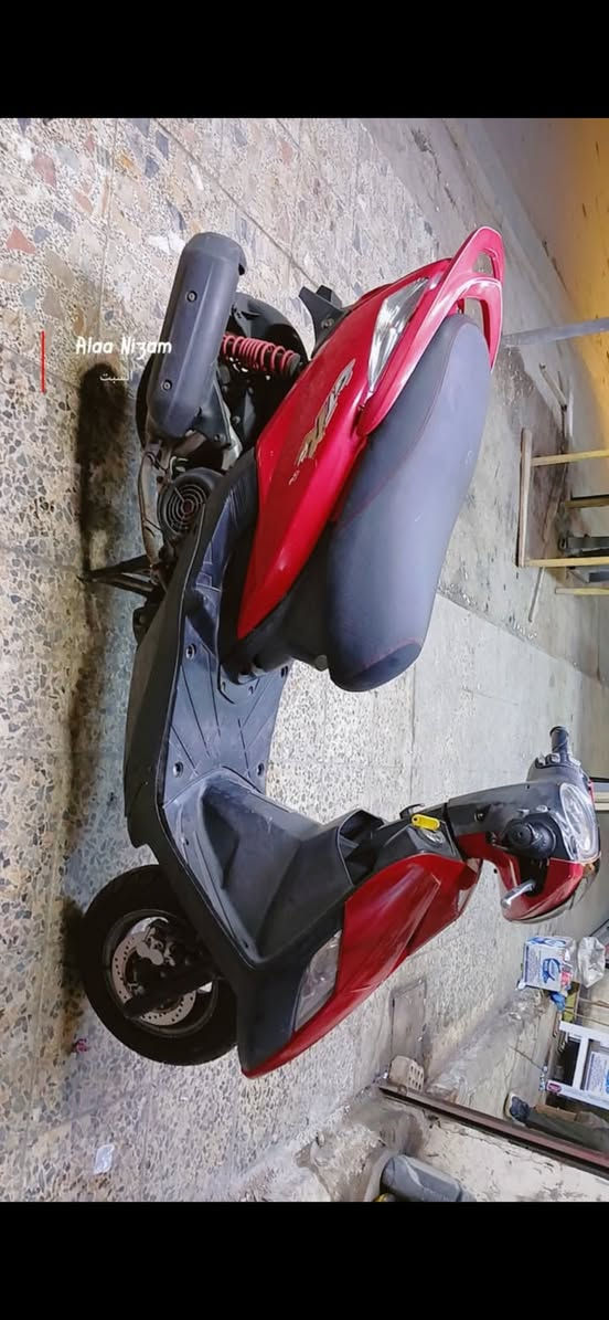 رمبة الدراجة مابيهة اي نقص ماعدة الكفرات مطخطخة من الرمبة مكينة مكفولة وكفرات ختم واحد ٧٢٥ وبيهة مجال للطيبين ***********
