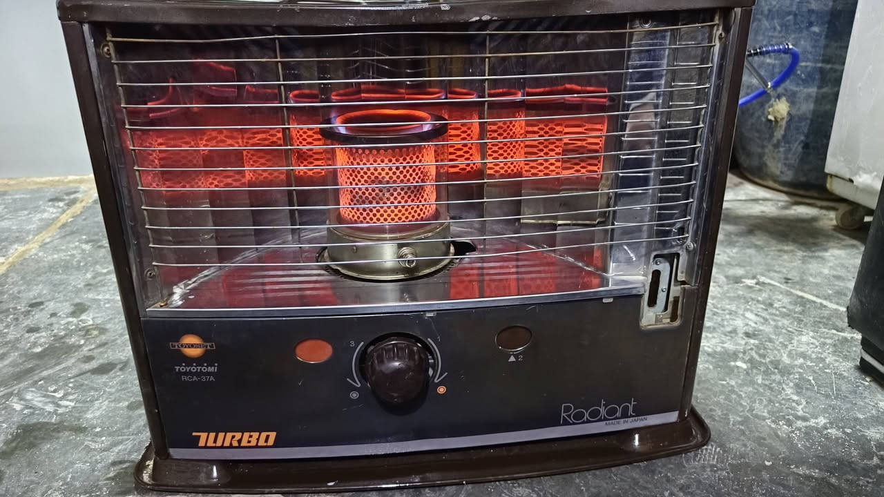 معرض الفرات للبيع جميع انواع الاثاث المنزلي واللاجهزه الكهربائيه المستخدم والجديدوبأنسب لاسعار مقابل دئره جنسيه القائم من جهه البرانيه بصف جسرالمشاه للاستفسار لاتصال برقم ***********متوفرواتس اب ***********
