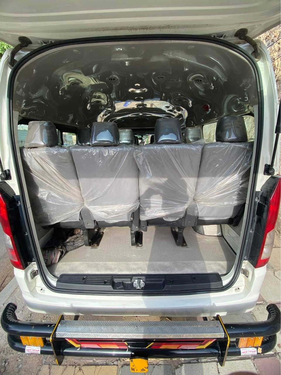 السعر _ 385 ورقه
تيوتا هايس موديل 2023 
دوشمه عام 
اضافه مراوح تقويه
درع امامي خلفي
سيبايا 
رقم بغداد جديد جديد
بيه ضربه بالصندوق مصلح نفسه 
باب الصندوق  الخلفي فقط ( فقط الباب )

رقم واتس موجود 

‭0786 660 6896‬ بغداد, العراق
