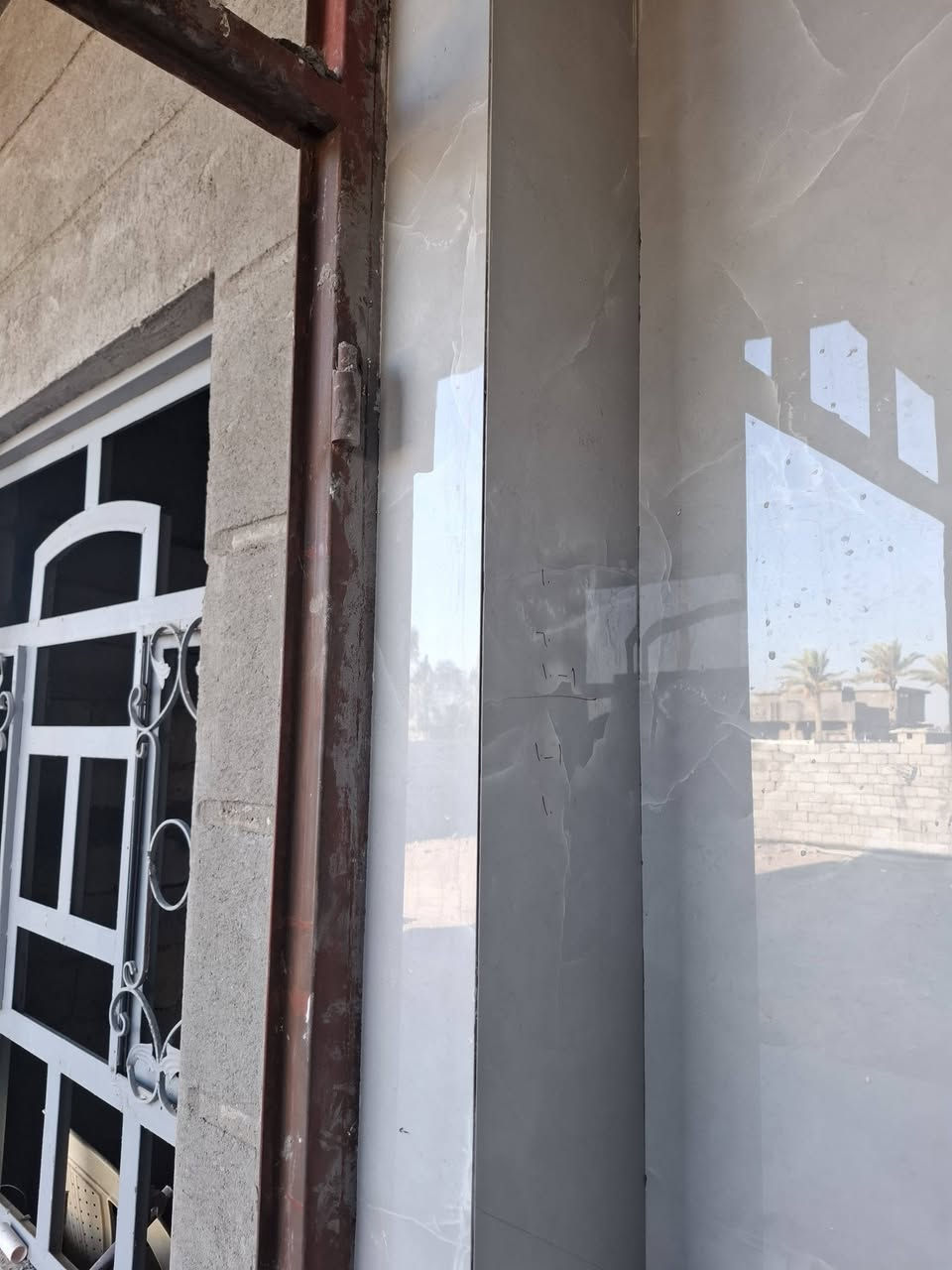 جانب من أعمالنا المستمرة فى  بغداد، حيث نعتمد أحدث التقنيات في تركيب جدران البورسلين باستخدام المادة اللاصقة ونظام التسوية System) (Leveling لضمان استقامة مثالية وشكل عصري يدوم طويلأ.
ابو عزام *********** 
ابو جود ***********
