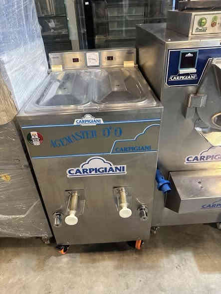 مساء الورد والياسمين و الخير 💐
دائما نتميز بكل جديد وبتحدي أسعار
وصلت وجبة جديد موديلات حديثة مكائن ايطالية 
درجة أولى 🇮🇹
اهلا وسهلا بكم تفضلوا بزيارة  اكبر معرضنا
لعالم مكائن ايطالي 🇮🇹  الايس كريم🍦 والعصير 🍹و ازبرى  و عاريضات 🍰🍧حافيضات و صاعقات ❄️ في السليمانية ❤️🇮🇶مع كل مواد احتياط متوفر نرحب بكم بمدينة السليمانية❤️🇮🇶
التفاصيل
***********
WhatsApp: 00393899265052
