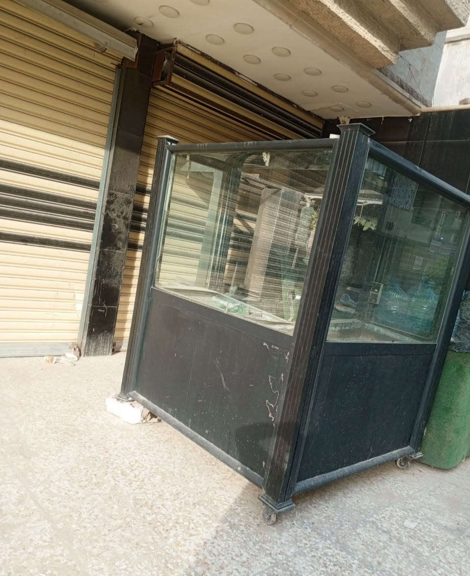 السلام عليكم من رخصة المدير الكروب المحترم 
عارضات معرض للبيع للبيع تركي ثقيل مكاني شارع فلسطين الاستفسار اتصل *********** واتساب
