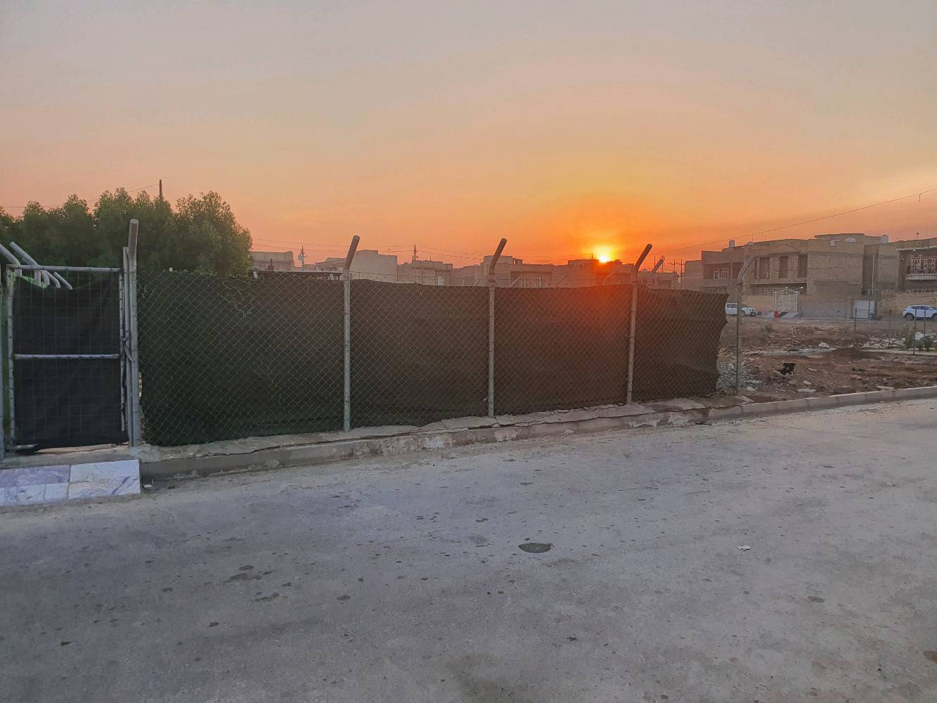 ميسان العمارة الحي الجامعي 
بيت جديد بناء 2023 طابو صرف طابقين ٢٠٠م٢ واجهة عشرة متر نزال ٢٠ متر .
الحي الجامعي المربع الذهبي البيت مقابل ساحة مبني مقابل البيت حديقة مسيجة موضحة في الصور مساحه 100 متر 
البيت مطلوب إسكان الباقي 60 مليون 
كهرباء البيت مجهزة بنظام تأريض وجوزات ايرث لكج لجميع السخانات 