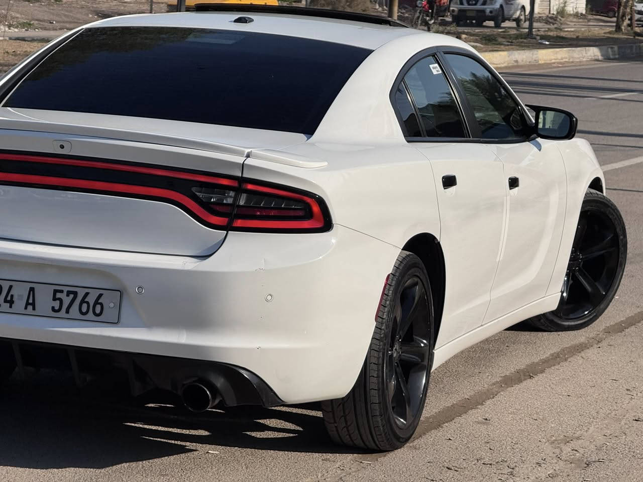 السلام عليكم
جارجر 2017 SXT بلاس كلين تايتل السياره حيل جديدة وحلوه بدون صبغ حتى دعاميات بدون صبغ بيها تعديل بارد صغير فقط 

العداد / 71000 ميل 
محرك / V6 3600

✅مواصفات 

شاشة 
بصمة 
مقاعد تدفئة تبريد 
مقاعد خلفي تدفئة
مقاعد جلد 
مقاعد  خرن
سلايت 
حساس خلفي 
لايت led 
تشغيل عن بعد 
تحكمات ستيرن 
ستيرن تدفئه 
لايت زنون اصلي 

وباقي مواصفات ال SXT بلاس المعروفه سياره دينار متصرف عليها جاهزة من كل نواحي 
رقم دهوك تحويل ثاني يوم 

مكان سياره بغداد زيونة 

للاتصال 
***********
