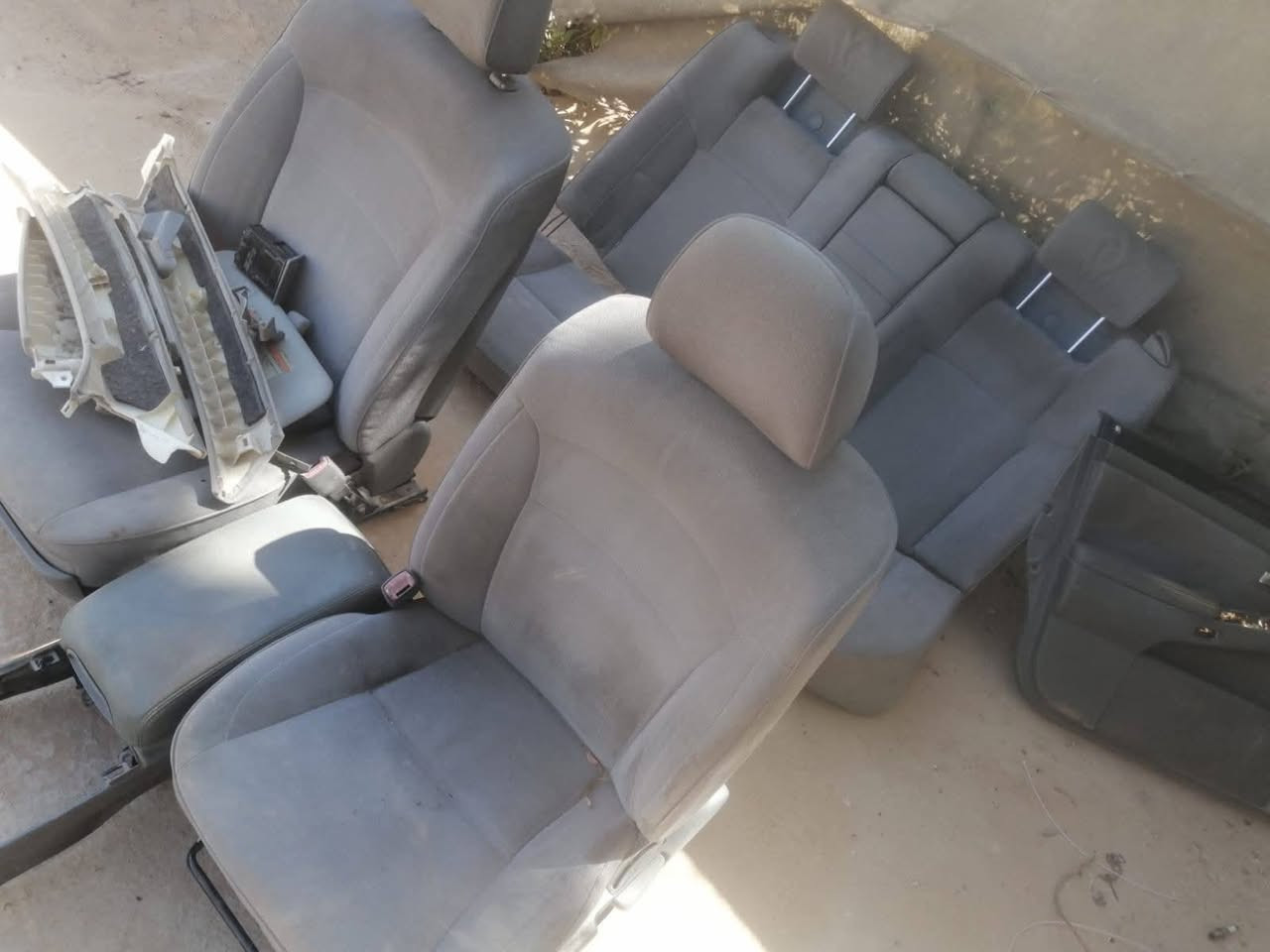 غرفه شاهينه كامله  نضيفه مع ملحقاتها عدا الدشبول عنواني نجف طريق كربلا سعر 200 رقمي *********** متواجد اتصال وواتساب
