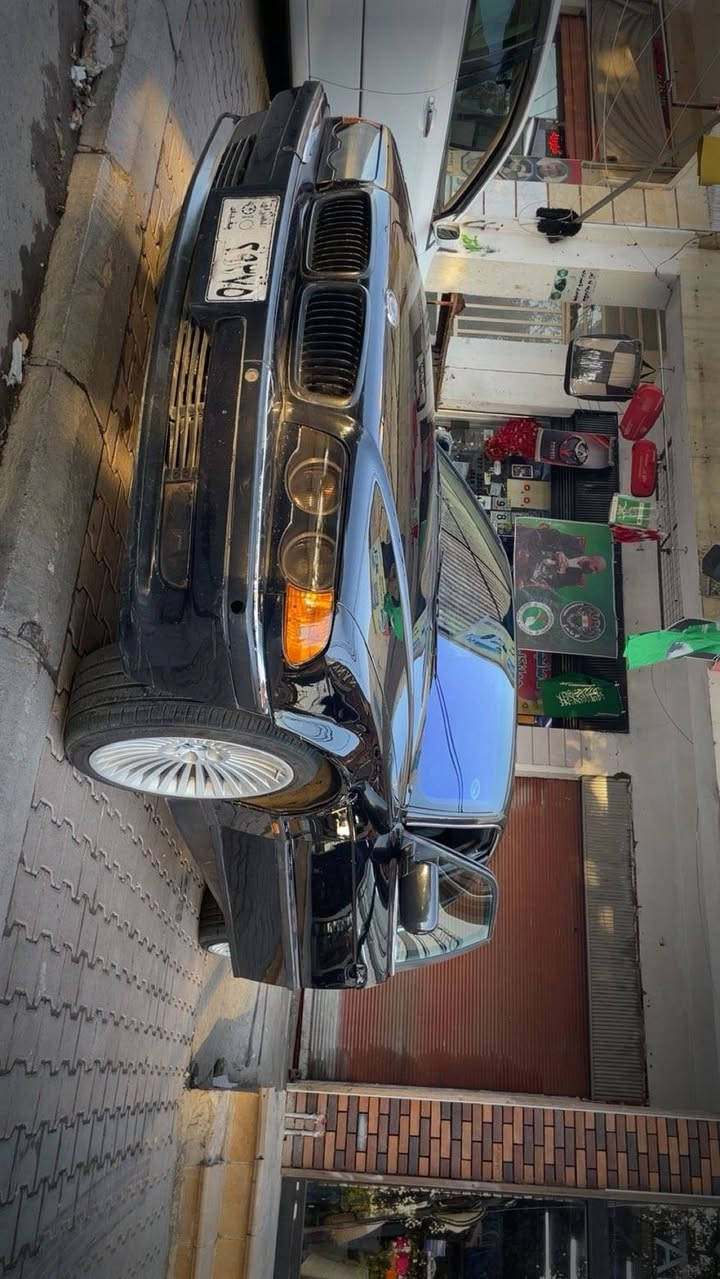 Bmw 740i 
1996 v8
فول فوله 
گيروو مه كينه ى به شه رت ته بريد  ساردوو گه رم به شه رت چوارجام كاره با سلايد ناو جلد لؤك كوشن كاره با شاشه  
په رده 
به شه رتى غرامه 
0771836 4646 السليمانية, العراق
