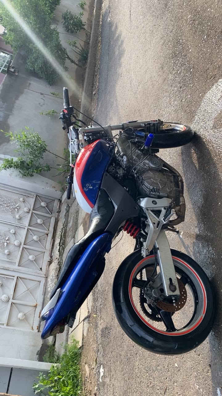 سلام عليكم دراجة هورنت  600 بيها صوت بل مكينا ما مفتوحة ولا مرة  مناسبة مال محتاج حيل  الرقم ***********
