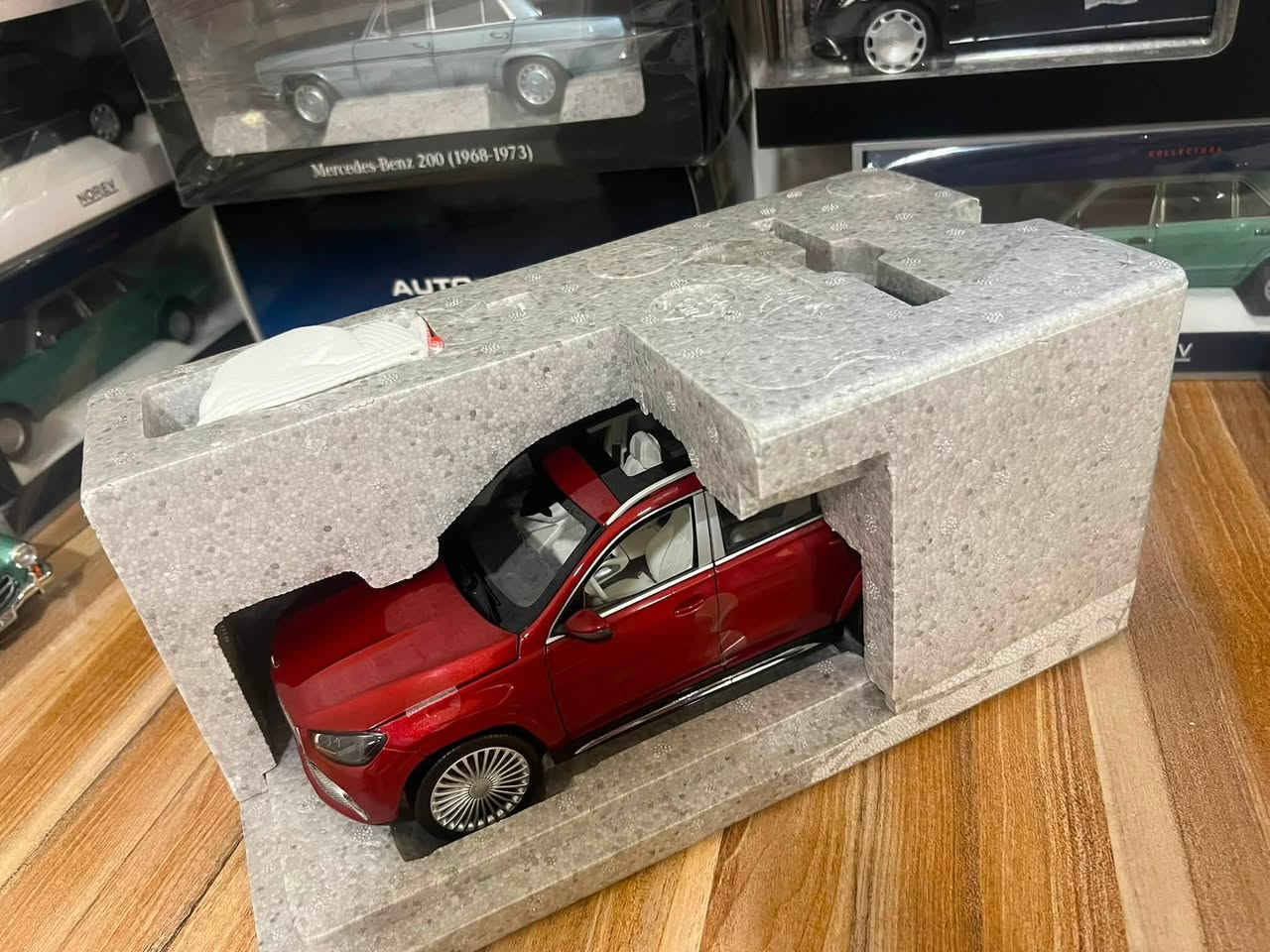 مرحبا اصدقائي
1/18 
Mercedes -maybach 600 4matic
Red metallic 
Norev 
السعر 260$


**إذا كنت صاحب هذا الإعلان وتريد حذفه لأي سبب، رجاءا أرسل رسالة إلى الدعم الفني**