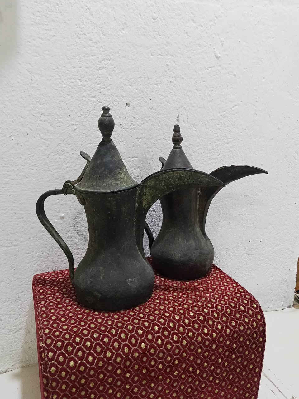 نوادر الدلال القديم نحاس احمر 
لطفا شوف المقطع  يلا تراسلني
*********** واتساب فقط
السعر خاص لطفا  وحيااكم الله

