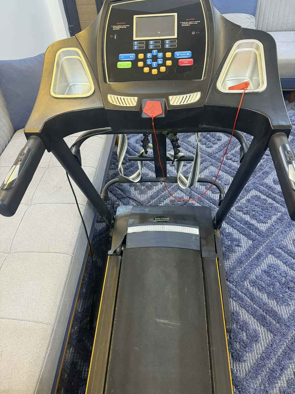 السلام عليكم جهاز جري للبيع اخو الجديد يتحمل وزن اكثر من 120 وبي ماطور تكسير شحوم هزاز وبلوتوث 
سعرة 250 وبي مجال 
***********
