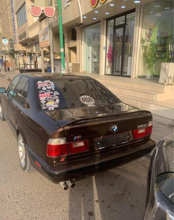 السلام عليكم
Bmw 525i 1993 كير عادي
السيارة اصل 535 اوتو 
اربع مري كهرباء ، ويل هامان ، السيارة منصاية و كاعدة كعدة تخبل 
المكينة ادامة كاملة 
السيارة نشطة و تشك الكاع
السيارة رقم ديالى باسم ولد من بغداد و جاهز للتحويل باسرع وقت
مصبوغة عام جمالية ، بيها بس بالداير الخلفي للجاملغات حادث خفيف 
السعر 59 ورقة و بيها مجال للشراي 
مكاني بصرة جنينة 
***********
