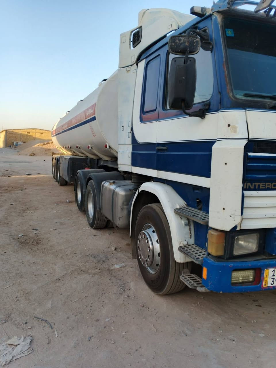 سلام عليكم صهريج للبيع موديل ١٩٩١ حموله ٤١ بيضات تخم تاير بسمي تكيل سنتين جي بيس سعر ٢٣٠ قفل استفسار 
***********
